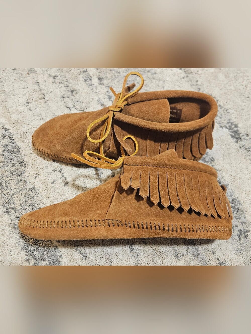 Minnetonka Classic Fringe Moccasin Softsole Boots - Size 7.5